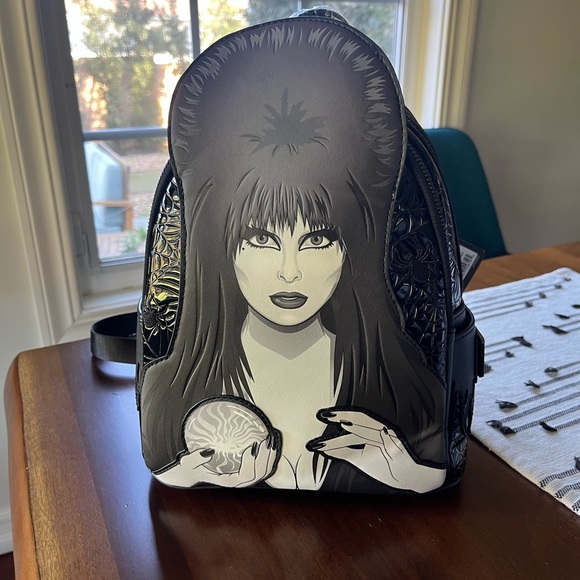 NWT! Loungefly “Elvira, Mistress of The Dark” Cosplay Light-up Mini Backpack - Picture 3 of 11